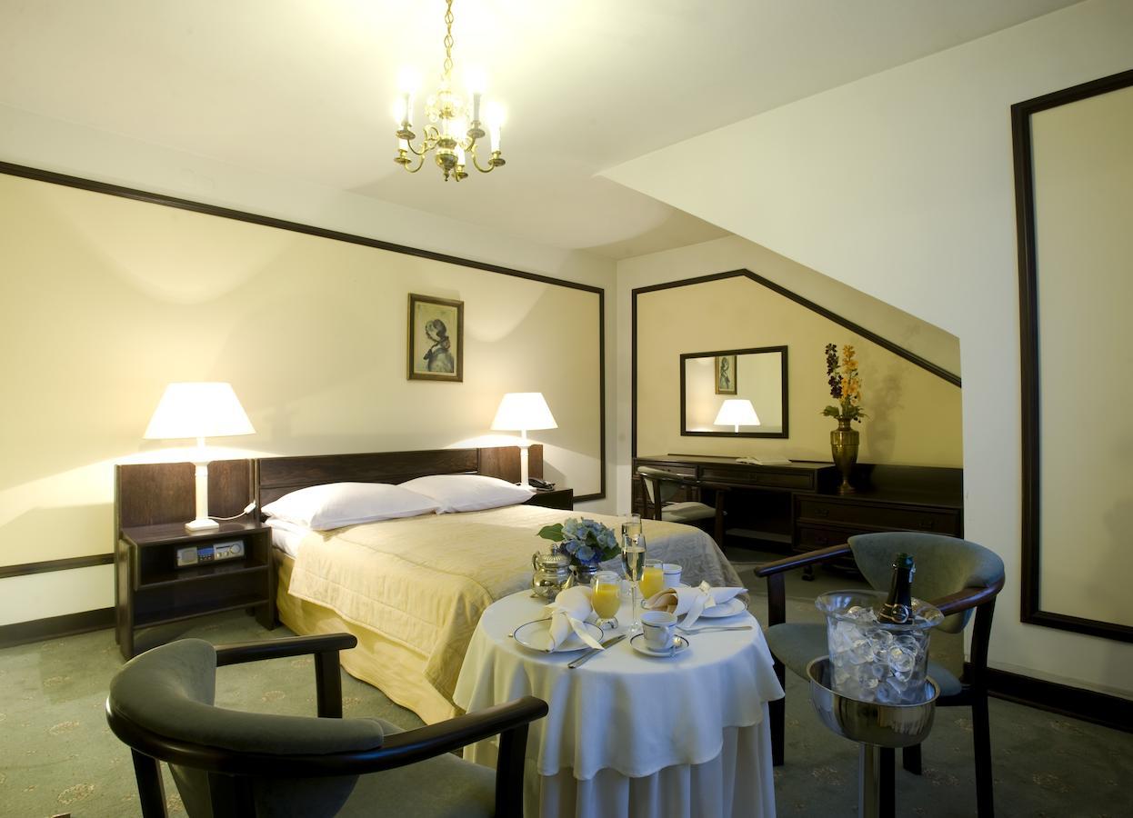 Hotel "Zajazd Napoleonski" Варшава Стая снимка