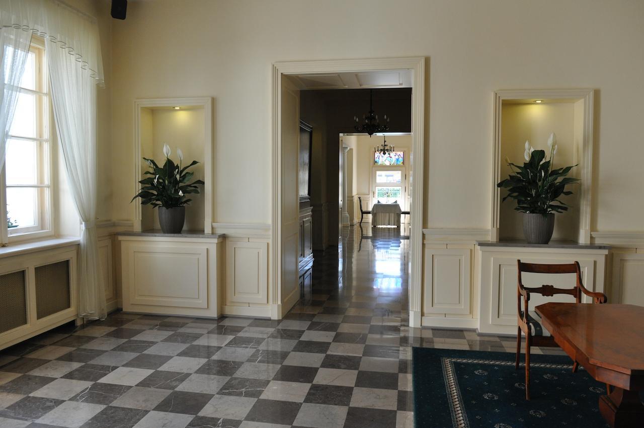 Hotel "Zajazd Napoleonski" Варшава Екстериор снимка