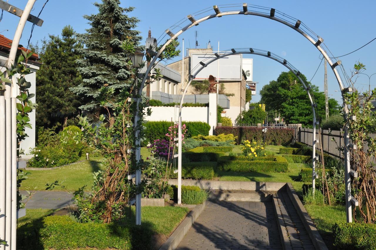Hotel "Zajazd Napoleonski" Варшава Екстериор снимка