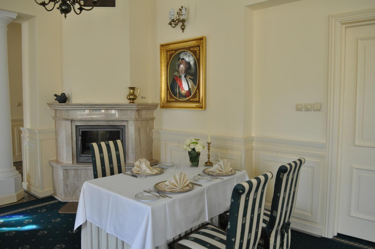 Hotel "Zajazd Napoleonski" Варшава Екстериор снимка