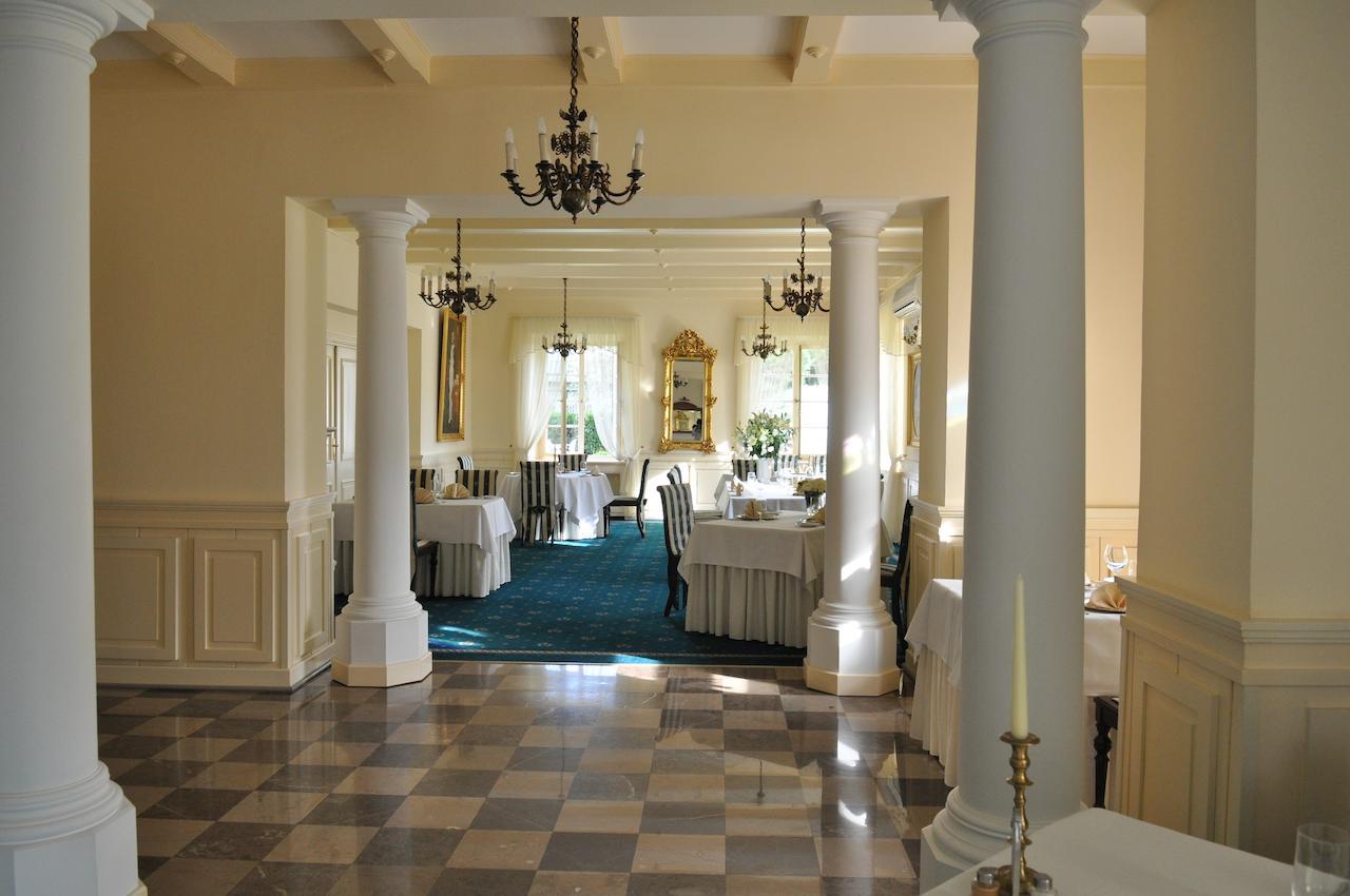 Hotel "Zajazd Napoleonski" Варшава Екстериор снимка
