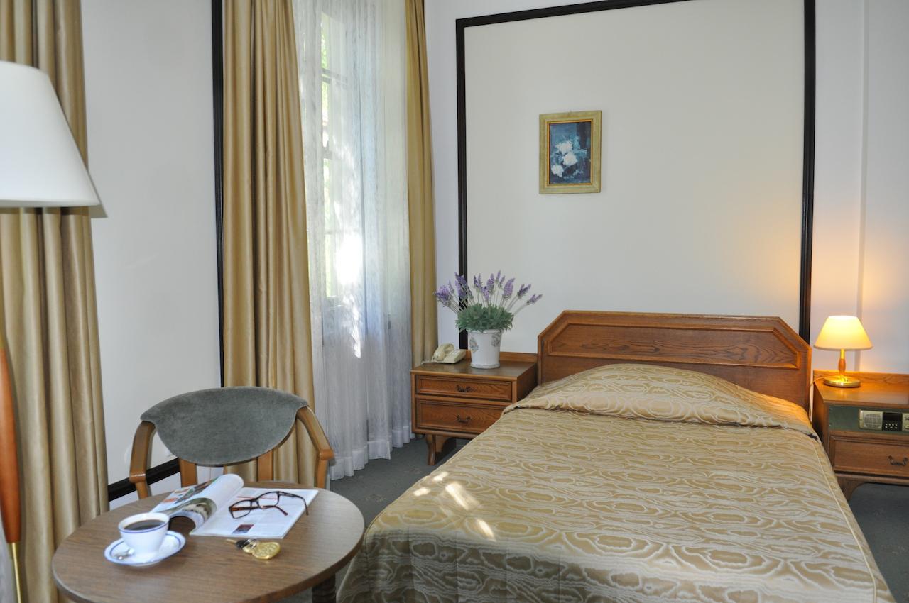 Hotel "Zajazd Napoleonski" Варшава Стая снимка